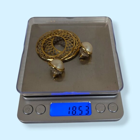 Vintage Monet Pearly Cut Out Earrings - Picture 7 of 7